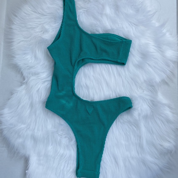 New GUESS One Piece Cutout Swimsuit XS/S - Picture 4 of 6